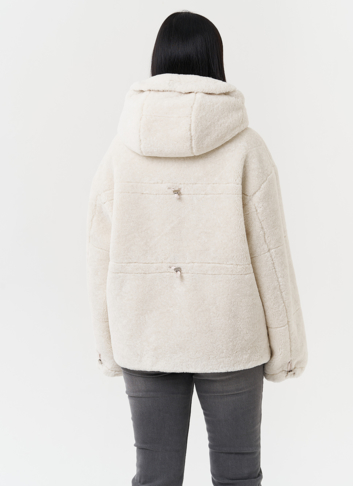 Куртка из эко меха с капюшоном