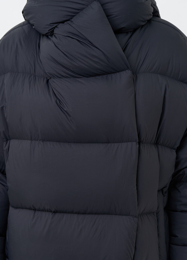 Женский пуховик с капюшоном  модель № 28968 универмаг малина