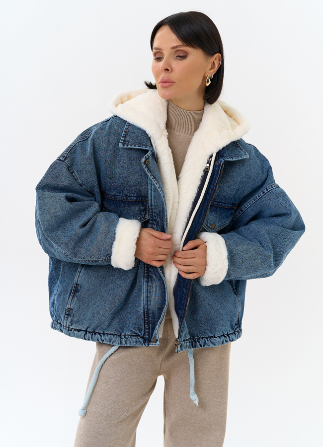 Женская утепленная джинсовая куртка с отделкой из эко меха модель № 31912 меха малина