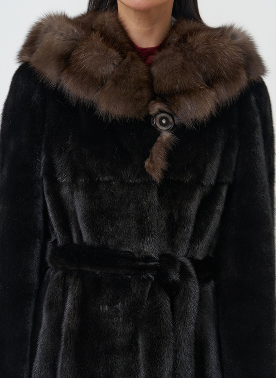 Норковая шуба с капюшоном из меха соболя