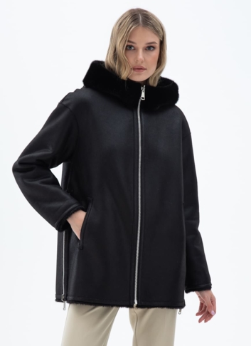Женская двухсторонняя дубленка из эко кожи с капюшоном Женская двухсторонняя дубленка из эко кожи с капюшоном