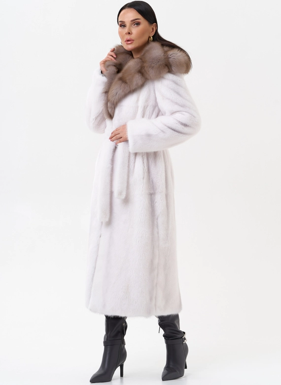 Белая шуба из норки с куницей