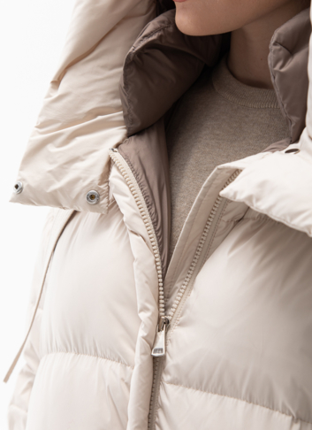 Женский пуховик с капюшоном 