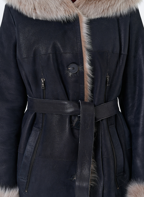 Женская натуральная дубленка с капюшоном