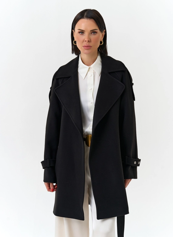 Женское укороченное пальто с английским воротником