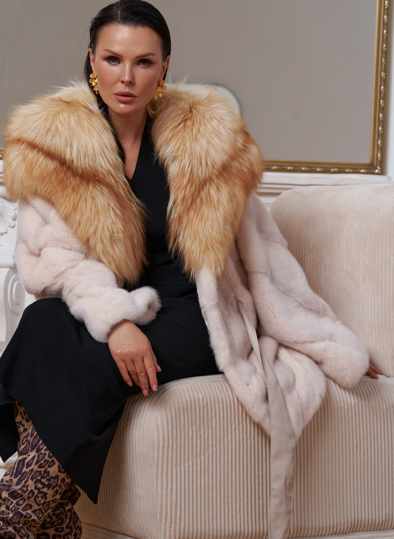 Женская норковая шуба с капюшоном из меха лисы