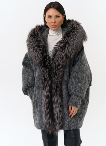 Женский удлиненный пуховик с отделкой из меха чернобурки Женский удлиненный пуховик с отделкой из меха чернобурки