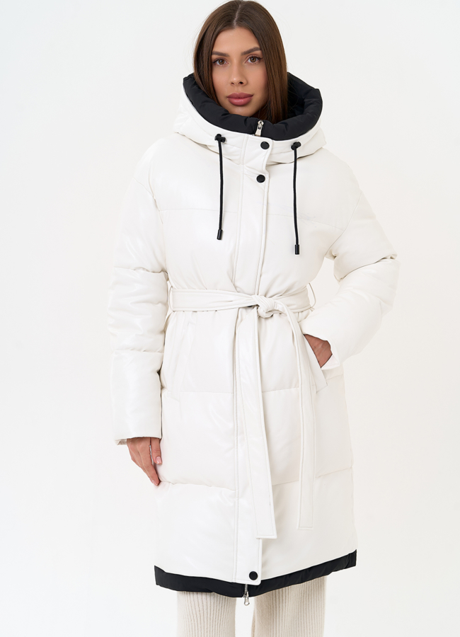 Белый пуховик из эко кожи с поясом модель № 30728 меха малина