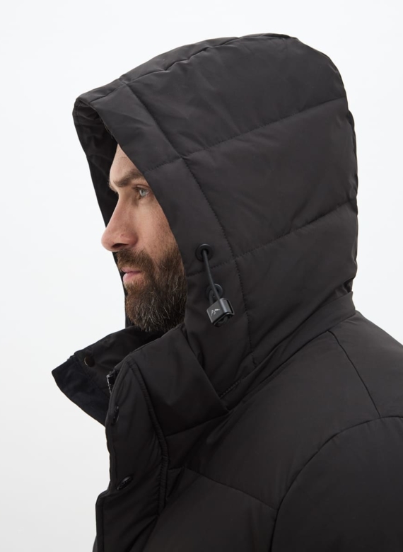 Мужской пуховик черного цвета
