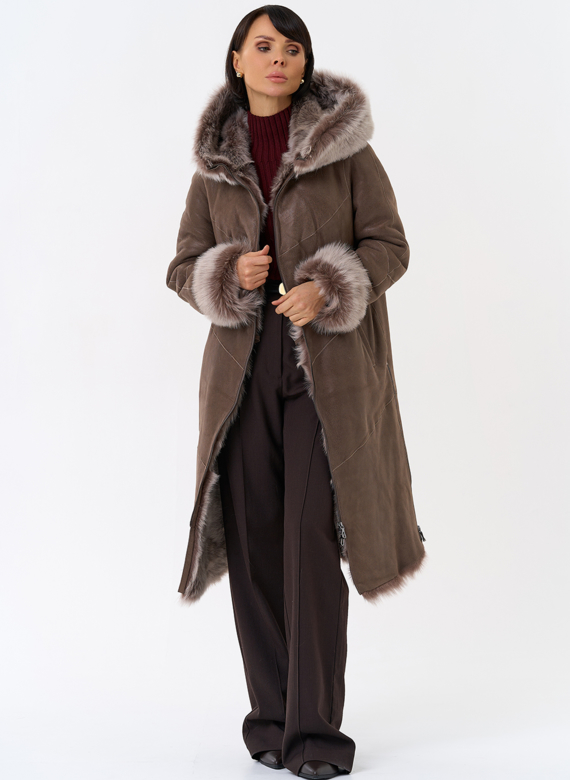 Женская натуральная дубленка с капюшоном