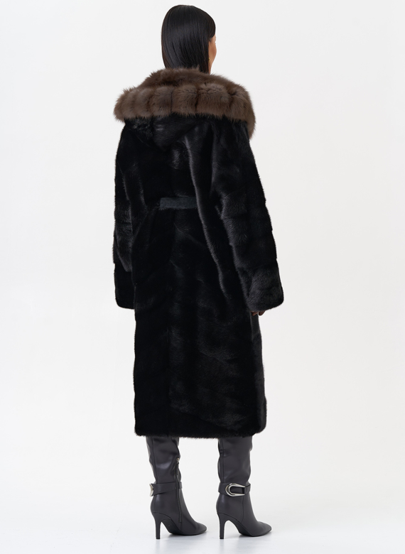 Норковая шуба с капюшоном из меха куницы