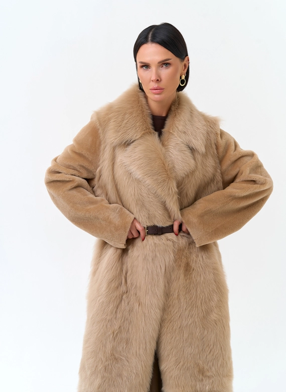 Женская двухсторонняя дубленка из натурального меха с английским воротником фото