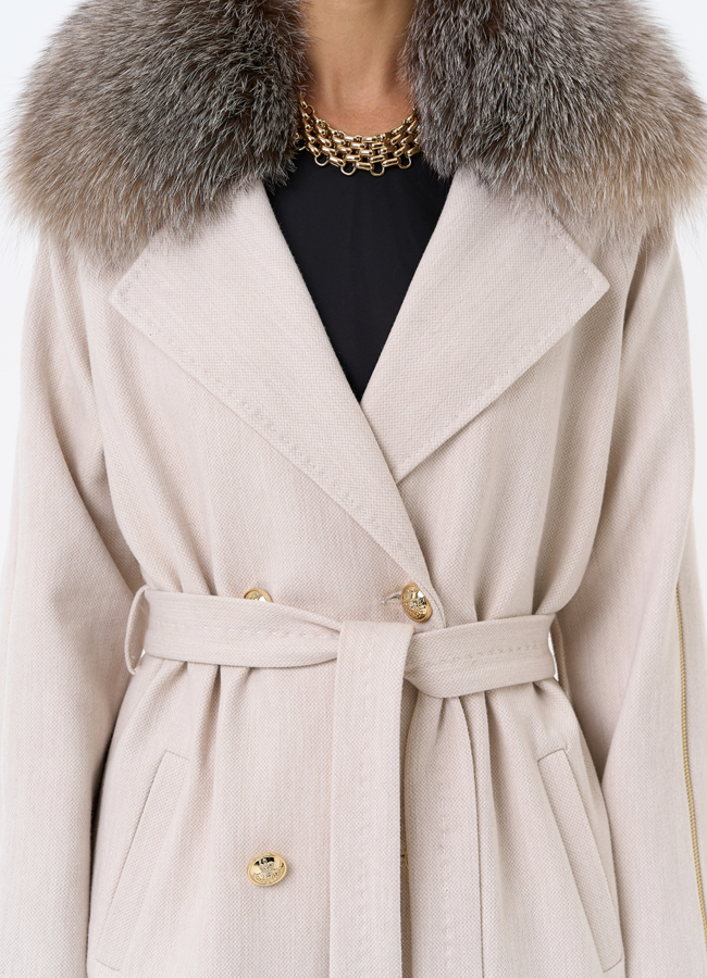 Утепленное женское пальто с английским воротником из меха лисы модель № 31933 универмаг малина