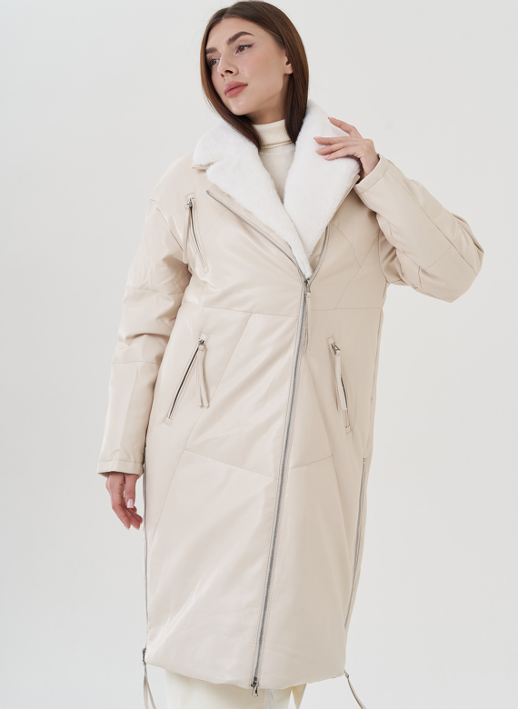 Пуховик женский из эко кожи с английским воротником в светлом цвете